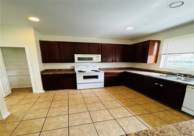 Photo 3 of Single family home for sale at 890 Mcinnis Ct, Kissimmee, FL 34744 | MLS# V4951197 | Listing updated on 2026-09-16
