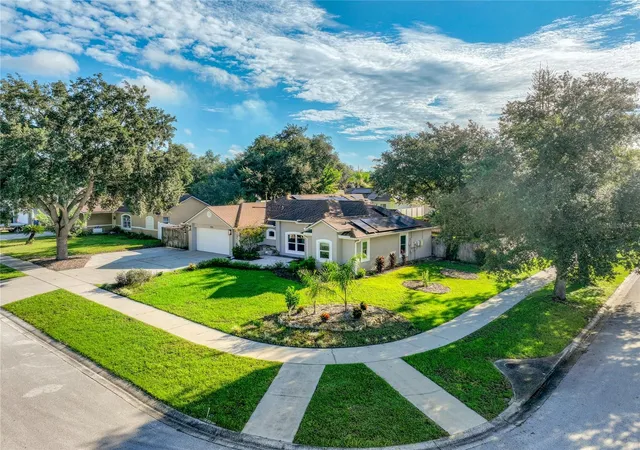 Photo 2 of Single family home for sale at 1010 High Ridge Ct, Minneola, FL 34715 | MLS# G5117583 | Listing updated on 2026-09-12