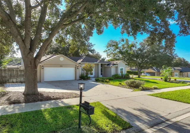 Photo 3 of Single family home for sale at 1010 High Ridge Ct, Minneola, FL 34715 | MLS# G5117583 | Listing updated on 2026-09-12