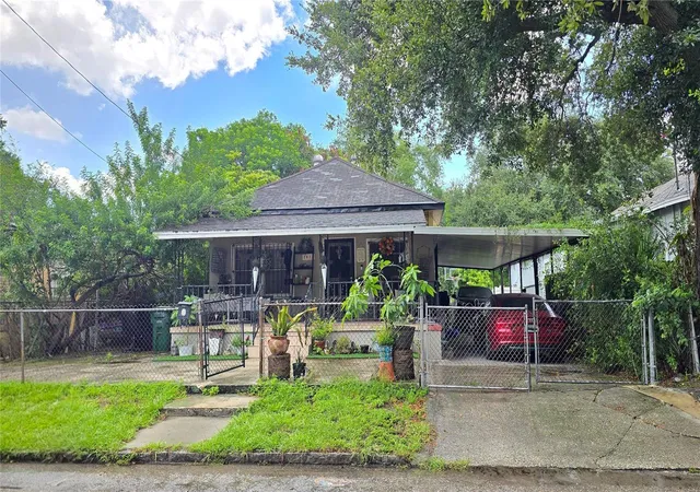 Photo 1 of Single family home for sale at 2813 E Clark St, Tampa, FL 33605 | MLS# TB8547071 | Listing updated on 2026-10-23