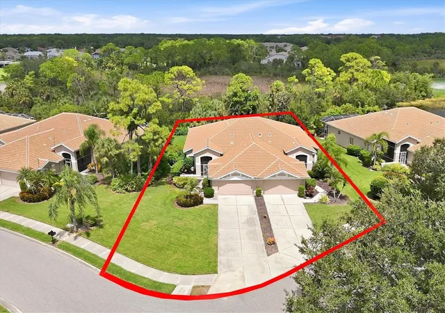 Photo 3 of Single family home for sale at 9413 Forest Hills Cir, Sarasota, FL 34238 | MLS# A4705627 | Listing updated on 2026-10-04