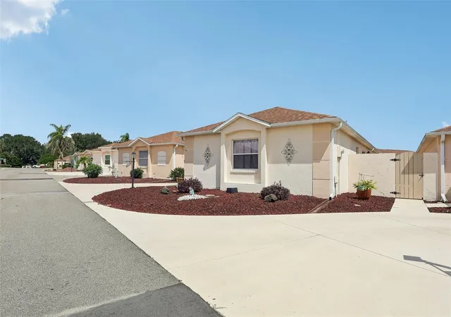 Photo 3 of Single family home for sale at 309 Guido Ave, Lady Lake, FL 32159 | MLS# G5117586 | Listing updated on 2026-09-20