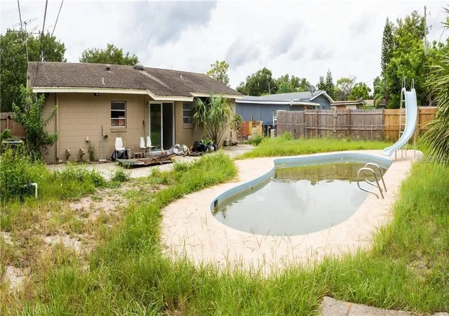 Photo 2 of Single family home for sale at 5015 Keith Pl, Orlando, FL 32808 | MLS# S5157264 | Listing updated on 2026-09-12