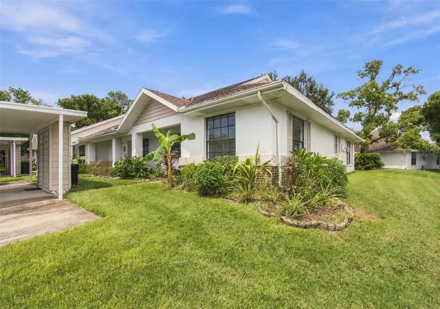 Photo 2 of Single family home for sale at 7610 Oakmont Ln, New Port Richey, FL 34654 | MLS# W7889365 | Listing updated on 2026-10-04