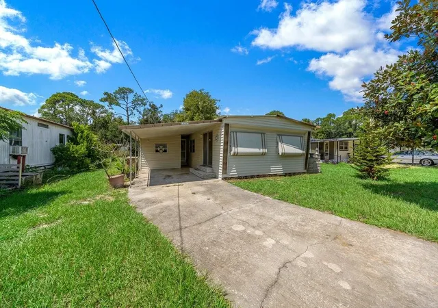 Photo 3 of Manufactured home for sale at 13337 Woodland Dr, Astatula, FL 34705 | MLS# G5117588 | Listing updated on 2026-09-12