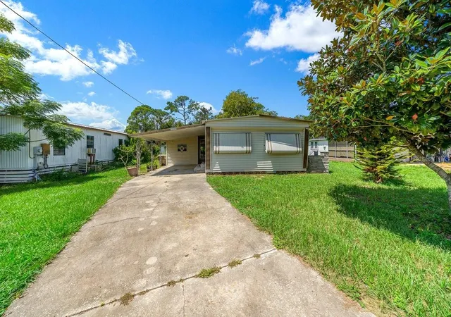 Photo 3 of Manufactured home for sale at 13337 Woodland Dr, Astatula, FL 34705 | MLS# G5117588 | Listing updated on 2026-09-12