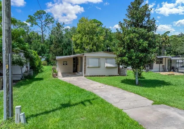 Photo 4 of Manufactured home for sale at 13337 Woodland Dr, Astatula, FL 34705 | MLS# G5117588 | Listing updated on 2026-09-12