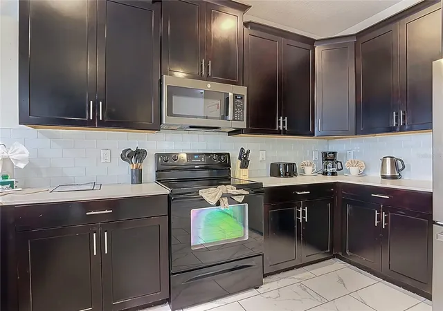 Photo 4 of Sale Pending at 2925 Fable St, Kissimmee, FL 34746 | MLS# O6440551 | Listing updated on 2026-10-06
