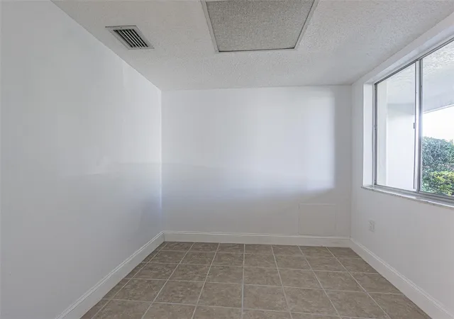 Photo 4 of Condo for sale at 4595 Chancellor St NE #109, Saint Petersburg, FL 33703 | MLS# TB8547113 | Listing updated on 2026-09-28