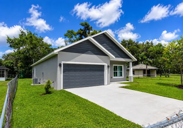 Photo 2 of Single family home for sale at 1214 Crescent St, Sanford, FL 32771 | MLS# O6440563 | Listing updated on 2026-09-12