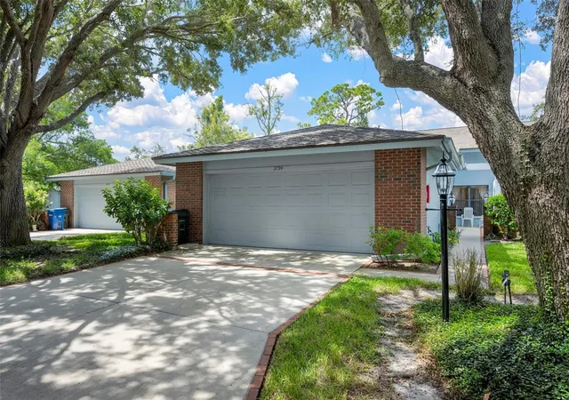 Photo 2 of Condo for sale at 2794 Moss Oak Dr #2, Sarasota, FL 34231 | MLS# A4705644 | Listing updated on 2026-09-28
