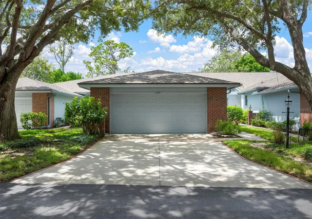 Photo 3 of Condo for sale at 2794 Moss Oak Dr #2, Sarasota, FL 34231 | MLS# A4705644 | Listing updated on 2026-09-28
