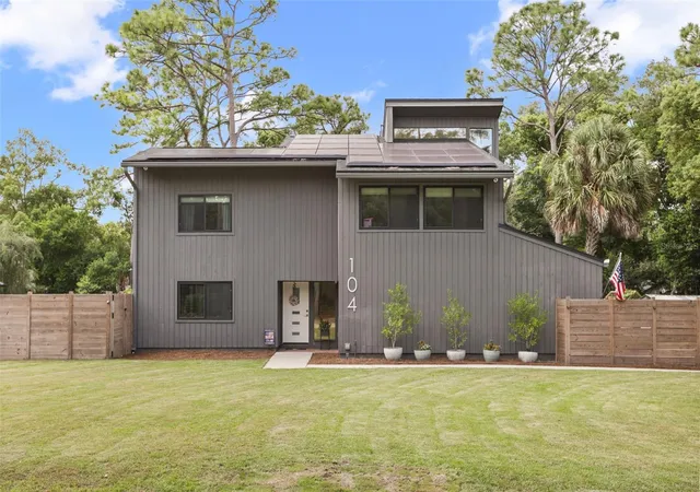 Photo 2 of Single family home for sale at 104 Wild Fern Dr, Longwood, FL 32779 | MLS# O6440568 | Listing updated on 2026-10-06