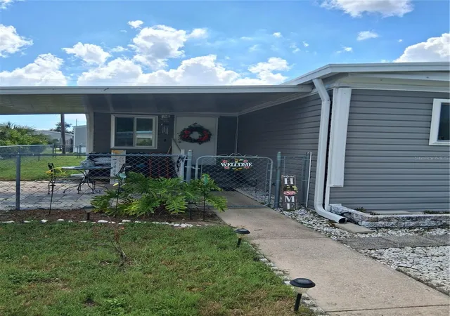 Photo 2 of Manufactured home for sale at 6580 Seminole Blvd #110, Seminole, FL 33772 | MLS# A4705648 | Listing updated on 2026-09-14
