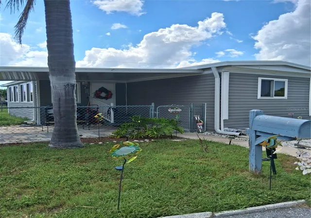 Photo 3 of Manufactured home for sale at 6580 Seminole Blvd #110, Seminole, FL 33772 | MLS# A4705648 | Listing updated on 2026-10-05