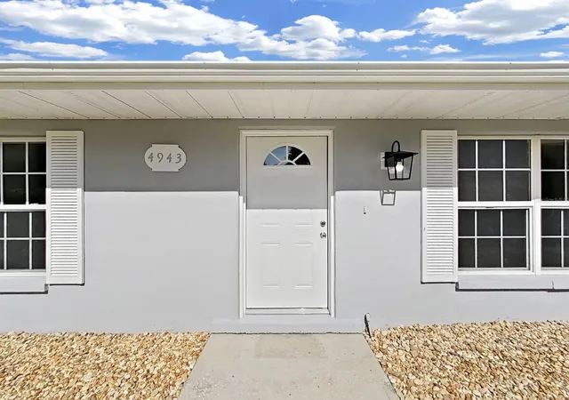 Photo 3 of Single family home for sale at 4943 Mockingbird Dr, Dade City, FL 33523 | MLS# TB8547134 | Listing updated on 2026-09-17
