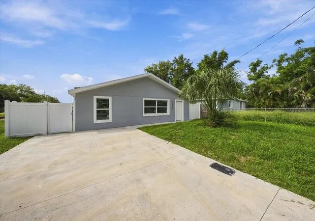 Photo 1 of Single family home for sale at 2919 E 19th Avenue, TAMPA, FL 33605 | MLS# TB8547156 | Listing updated on 2026-10-12