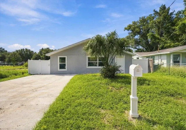 Photo 2 of Single family home for sale at 2919 E 19th Avenue, TAMPA, FL 33605 | MLS# TB8547156 | Listing updated on 2026-10-12