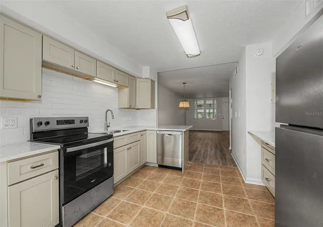 Photo 4 of Condo for sale at 4715 Bay St NE #127, Saint Petersburg, FL 33703 | MLS# TB8547165 | Listing updated on 2026-09-16