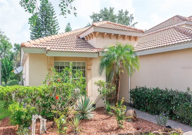 Photo 2 of Single family home for sale at 5897 Buford St, Orlando, FL 32835 | MLS# S5157285 | Listing updated on 2026-09-12