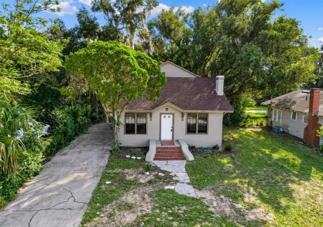 Photo 2 of Single family home for sale at 19 E Morningview Dr, Eustis, FL 32726 | MLS# G5117595 | Listing updated on 2026-10-21