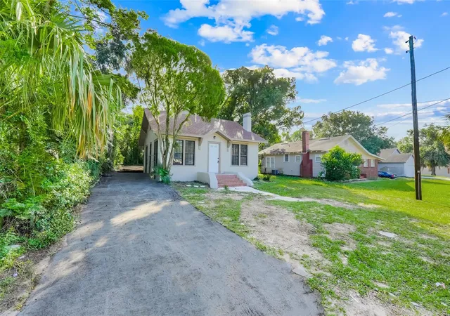 Photo 3 of Single family home for sale at 19 E Morningview Dr, Eustis, FL 32726 | MLS# G5117595 | Listing updated on 2026-10-21