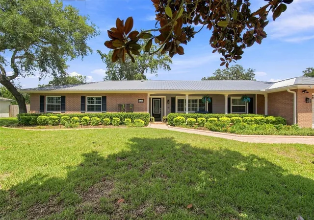 Photo 3 of Single family home for sale at 610 Hitching Post Dr, Brandon, FL 33511 | MLS# W7889373 | Listing updated on 2026-10-02