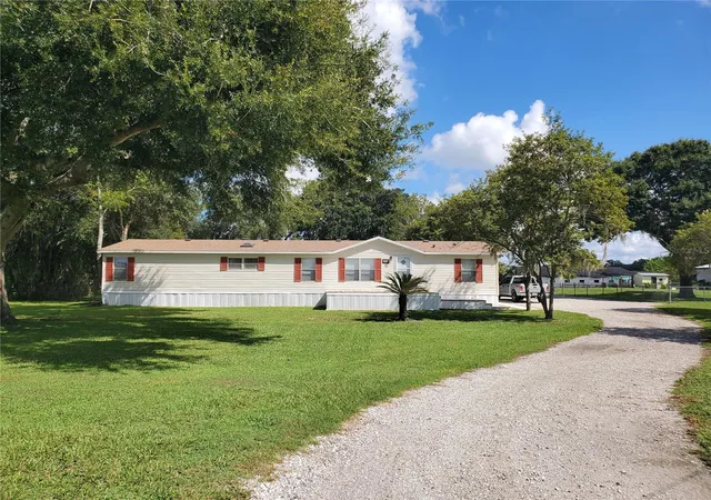 Photo 3 of Manufactured home for sale at 4902 Country Trails Dr, Polk City, FL 33868 | MLS# P4939841 | Listing updated on 2026-09-21