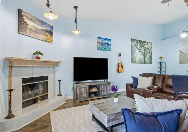 Photo 4 of House for sale at 1725 Arabian Ln, Palm Harbor, FL 34685 | MLS# TB8547183 | Listing updated on 2026-10-06