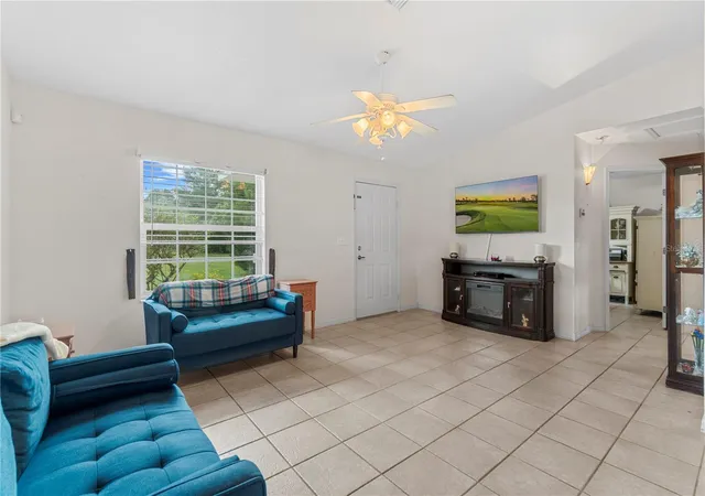 Photo 3 of Single family home for sale at 8 Pecan Dr Run, Ocala, FL 34472 | MLS# OM732005 | Listing updated on 2026-09-24