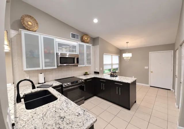 Photo 4 of House for sale at 5699 Westwind Ln, Sarasota, FL 34231 | MLS# A4705667 | Listing updated on 2026-10-27