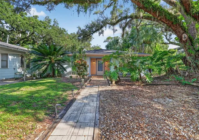 Photo 1 of Single family home for sale at 317 W Comanche Ave, Tampa, FL 33604 | MLS# TB8547197 | Listing updated on 2026-09-26