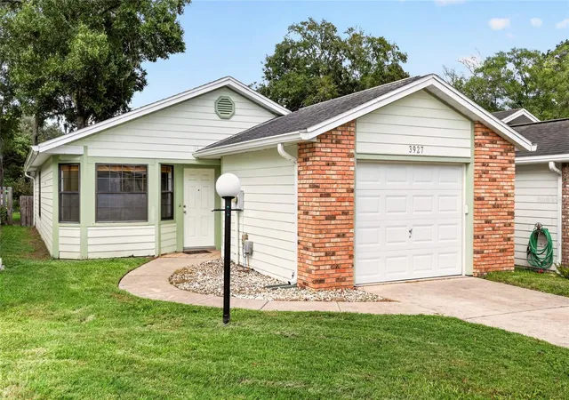 Photo 1 of Sale Pending at 3927 Ne 22nd Lane, Ocala, FL 34470 | MLS# OM732009 | Listing updated on 2026-09-23
