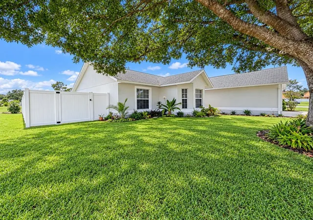 Photo 2 of Single family home for sale at 4206 Lavender Way, Saint Cloud, FL 34772 | MLS# O6440654 | Listing updated on 2026-09-25
