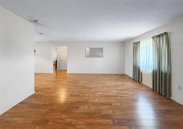 Photo 4 of Single family home for sale at 5810 Crest Ln, Lakeland, FL 33812 | MLS# L4964949 | Listing updated on 2026-10-20