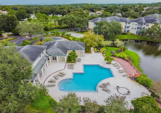 Listing Photo 4 - Condo for sale in building located at 4115 Chatham Oak Ct, Tampa, FL 33624 - Unit #215