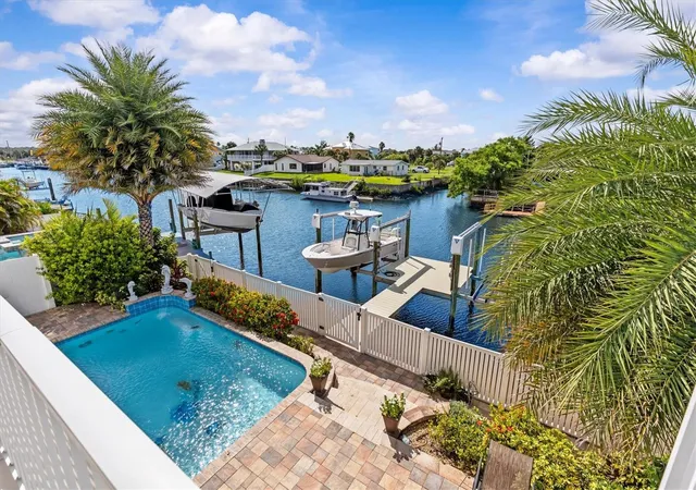 Photo 2 of Single family home for sale at 4030 Gulf Coast Dr, Hernando Beach, FL 34607 | MLS# W7889378 | Listing updated on 2026-10-07