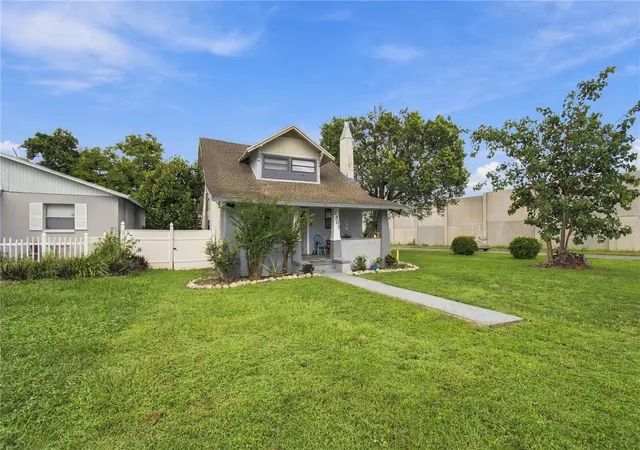Photo 3 of House for sale at 2501 57th Place N, Saint Petersburg, FL 33714 | MLS# TB8547260 | Listing updated on 2026-10-20