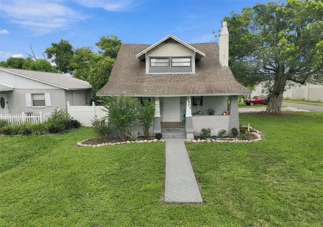 Listing Photo 2 - Condo for sale in building located at 2501 57th Pl N, Saint Petersburg, FL 33714