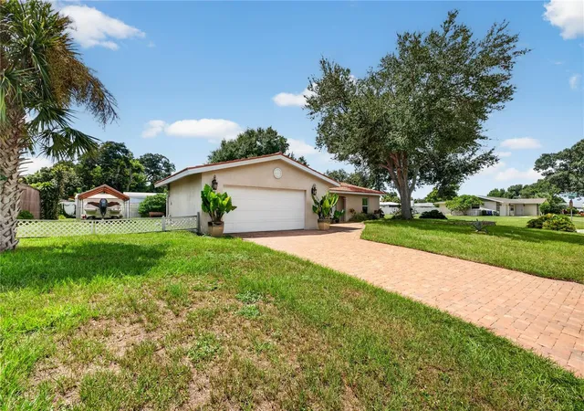 Photo 3 of Single family home for sale at 3138 Homasassa Rd, Sarasota, FL 34239 | MLS# A4705680 | Listing updated on 2026-09-13