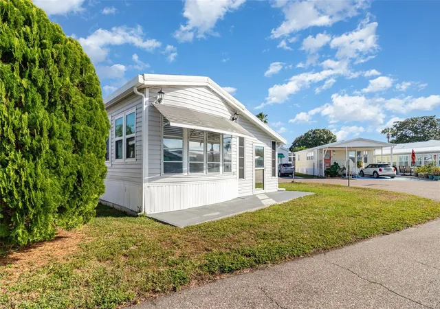 Photo 2 of Manufactured home for sale at 9000 US Hwy 192 #412, Clermont, FL 34714 | MLS# O6440694 | Listing updated on 2026-09-12