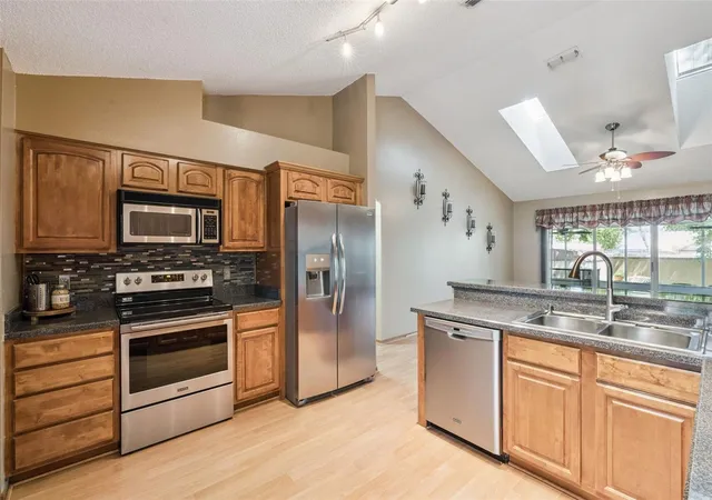 Photo 3 of Single family home for sale at 288 Ringwood Dr, Winter Springs, FL 32708 | MLS# O6440707 | Listing updated on 2026-10-08