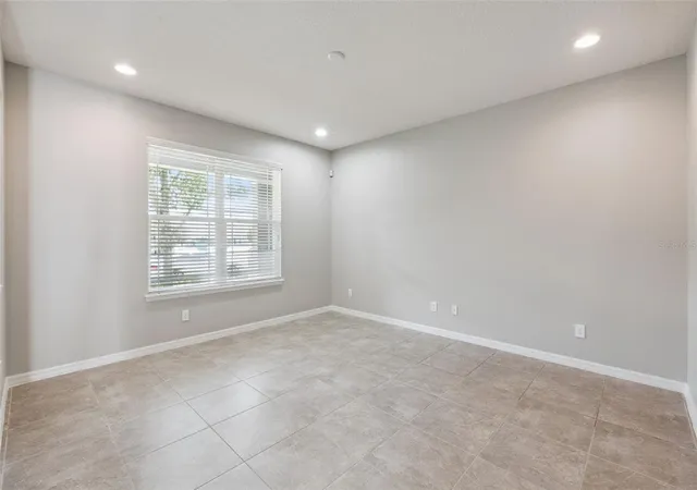 Photo 4 of Townhouse for sale at 8650 Vedder Ln, Orlando, FL 32832 | MLS# O6440717 | Listing updated on 2026-09-16