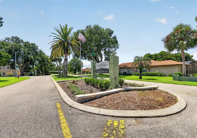 Photo 2 of Sale Pending at 217 Eastridge Dr, Eustis, FL 32726 | MLS# G5117610 | Listing updated on 2026-09-24