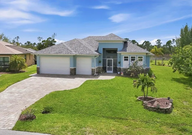 Photo 4 of Single family home for sale at 10686 Kearsarge Cir, Port Charlotte, FL 33981 | MLS# D6148720 | Listing updated on 2026-09-19