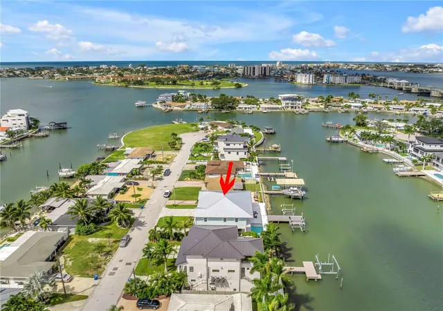 Photo 2 of Single family home for sale at 7957 2nd Avenue S, Saint Petersburg, FL 33707 | MLS# TB8547315 | Listing updated on 2026-09-22