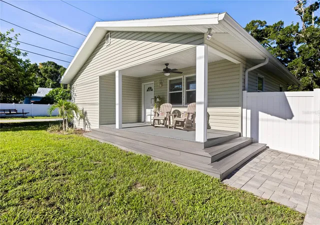 Photo 1 of Single family home for sale at 401 Dempsey Rd, Palm Harbor, FL 34683 | MLS# TB8547316 | Listing updated on 2026-09-26