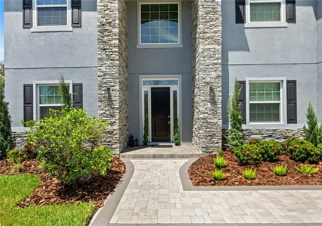Photo 3 of Mansion for sale at 3709 W Dale Ave, Tampa, FL 33609 | MLS# TB8547321 | Listing updated on 2026-10-09