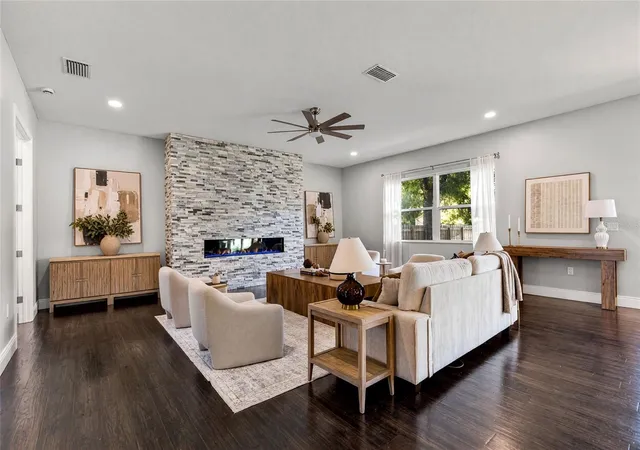 Photo 4 of Single family home for sale at 3709 W Dale Ave, Tampa, FL 33609 | MLS# TB8547321 | Listing updated on 2026-10-24