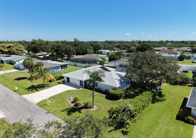 Photo 3 of Single family home for sale at 755 Cumberland Rd, Venice, FL 34293 | MLS# N6145706 | Listing updated on 2026-09-28